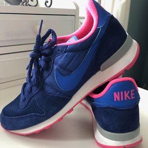 Nike Internationalist Flex Women's Sneaker